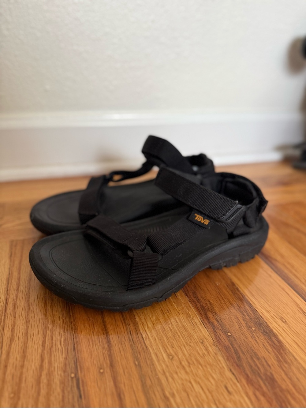 Black Teva hurricane XLT2 sandals in black